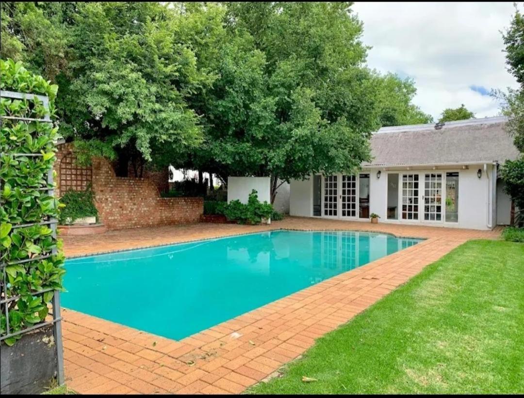 The Hertford Country Hotel Johannesburg Esterno foto