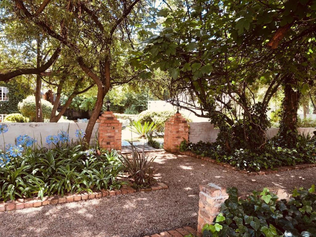 The Hertford Country Hotel Johannesburg Esterno foto